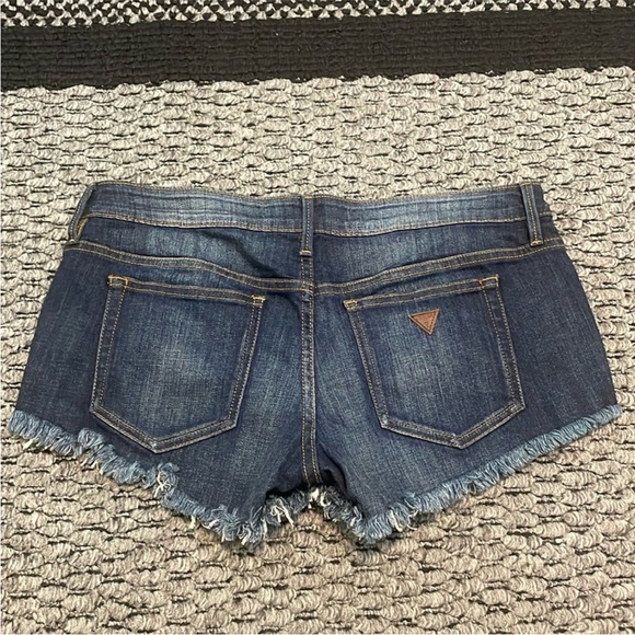 Guess Daisy Duke Micro Shorts Women’s 29 Raw Hem Y2K NWT Summer Casual Denim - Picture 2 of 8